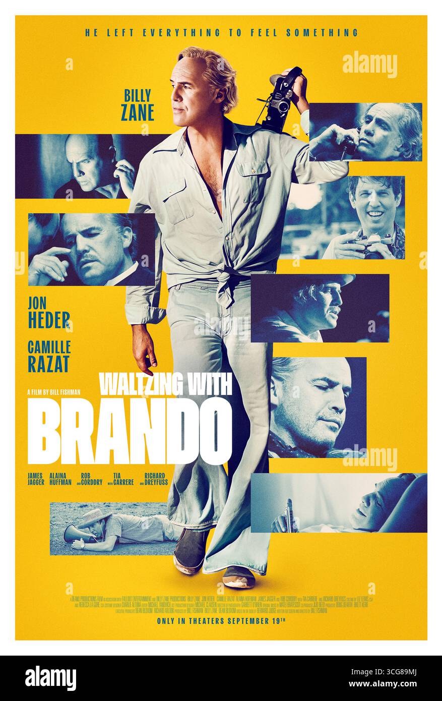 Waltzing with Brando (2025) réalisé par Bill Fishman et mettant en vedette Billy Zane, Jon Heder et Richard Dreyfuss. Basé sur les mémoires de l’architecte Bernard Judge, un architecte de Los Angeles est engagé par Marlon Brando pour concevoir une retraite écologiquement autonome sur un atoll reculé de Tahiti. Affiche AMÉRICAINE À une feuille POUR USAGE ÉDITORIAL UNIQUEMENT. Credit : BFA / Iconic Events Release Banque D'Images