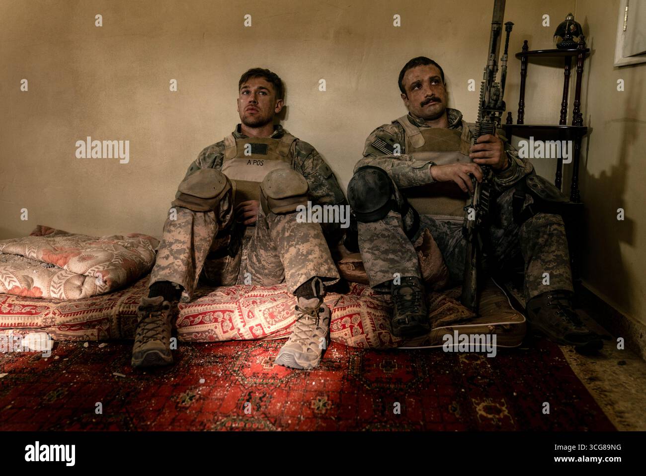 Warfare (2025) réalisé par Ray Mendoza et Alex Garland avec Cosmo Jarvis et Taylor John Smith. La mission de surveillance d’un peloton de Navy SEAL devient mortelle à Ramadi, en Irak, tenu par les insurgés. Publicité toujours À USAGE ÉDITORIAL EXCLUSIF. Crédit : BFA / A24 Banque D'Images