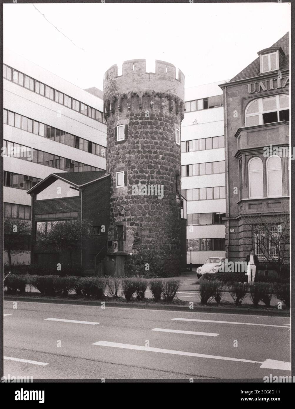 Köln-Altstadt Nord : Kunibertsturm - Häuser Banque D'Images