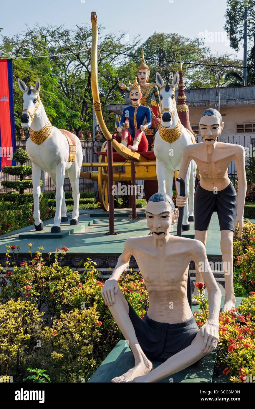Quelques-unes des nombreuses sculptures colorées du complexe du temple bouddhiste Wat Preah Prom Rath, Siem Reap, Cambodge Banque D'Images