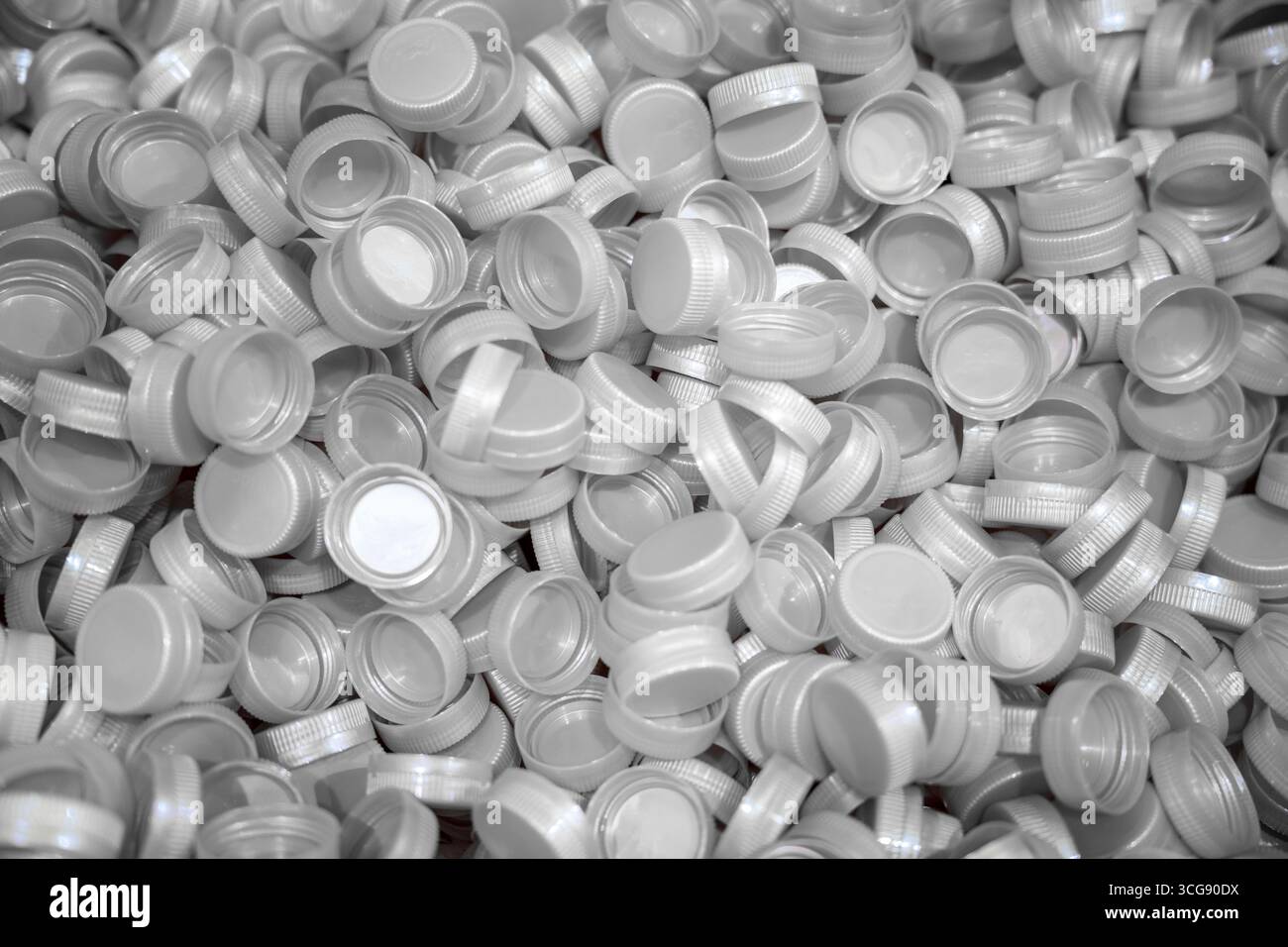 Fermez les bouchons de bouteilles en plastique pour le recyclage pour préserver l'environnement, le recyclage, la réutilisation, l'élimination des ordures, sauver le monde concpet Banque D'Images