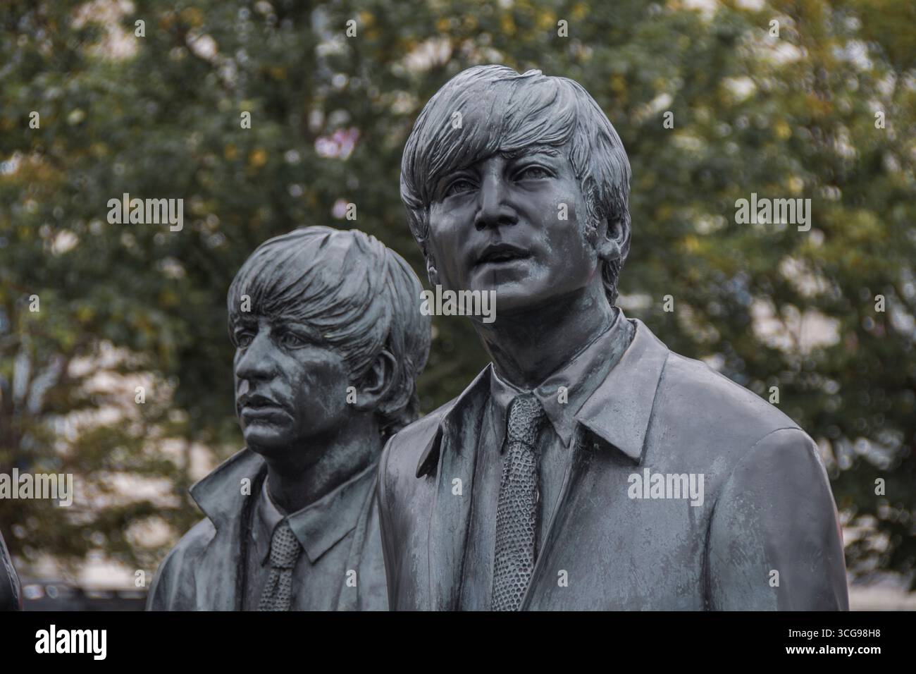Ringo Starr et John Lennon de The Beatles Statue du sculpteur Andy Edwards, statue est basée sur une vraie séance photo en 1963 Banque D'Images