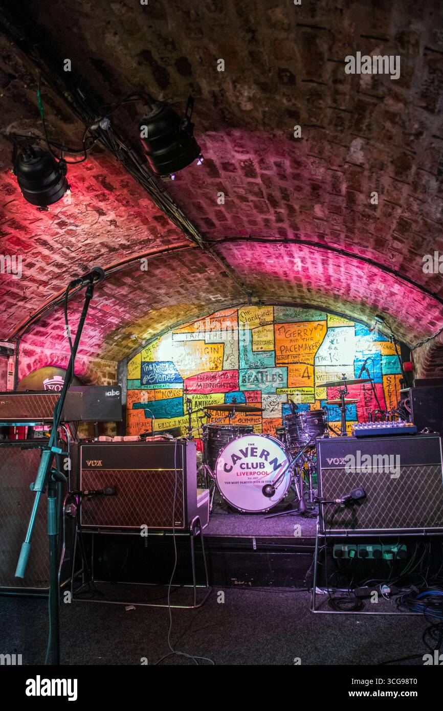 Stage of the Cavern Pub, le spectacle reflète tout depuis les premiers jours de la Cavern, et a été le lieu où la popularité britannique des Beatles a commencé Banque D'Images