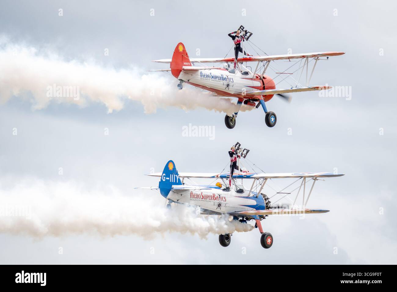 IWM Duxford Summer Airshow Aerosuperbatic Wing Walkers Banque D'Images