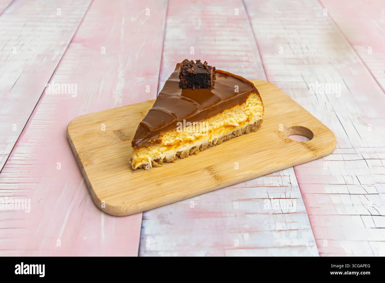 Moka Cheesecake : espresso et chocolat noir dans un dessert confortable pour les adultes Banque D'Images