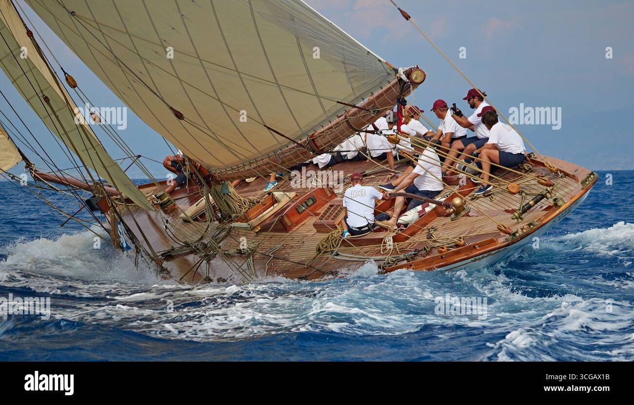 Yacht à voile classique TUIGA Racing en mer dans une splendide aventure marine Banque D'Images