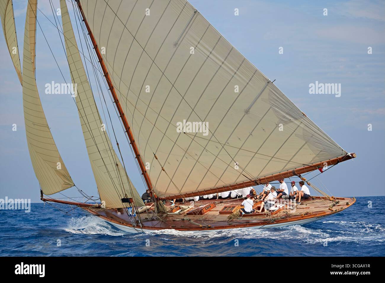 Yacht à voile classique TUIGA Racing en mer dans une splendide aventure marine Banque D'Images