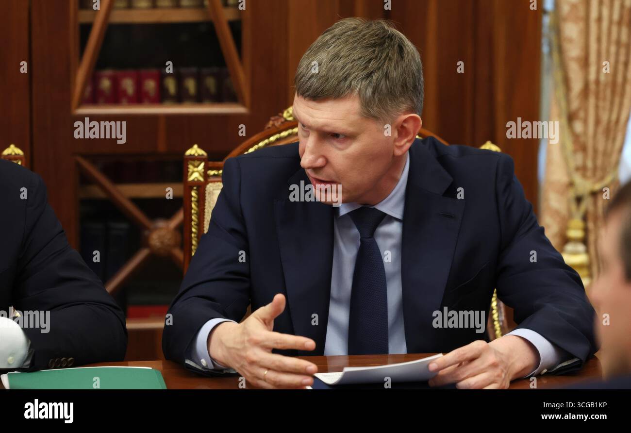 Moscou, Russie. 27 août 2025. Le ministre russe du développement économique Maxim Reshetnikov, s’exprime lors d’une réunion avec des membres du gouvernement russe présidée par le président Vladimir Poutine, au Kremlin, le 27 août 2025 à Moscou, en Russie. Crédit : Vyacheslav Prokofyev/Kremlin Pool/Alamy Live News Banque D'Images