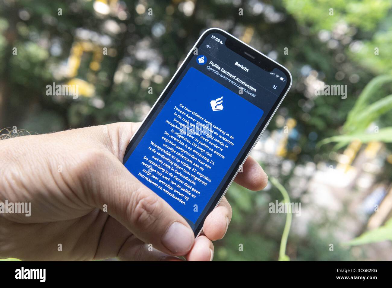 Amsterdam pays-Bas 27 août 2025 message de la police d'Amsterdam sur Bluesky réfutant les affirmations du leader du PVV Geert Wilders au parlement néerlandais aujourd'hui. En ce qui concerne le meurtre d'une jeune fille de 17 ans dans la ville, Wilders a affirmé que la police avait arrêté le suspect la semaine précédente et l'avait ensuite libéré. Dans le message, la police dit que c'est incorrect. Les commentaires de Wilders ne rendent pas justice à la police qui fait leur travail et ont causé une détresse inutile parmi la famille de la victime. Wilders s'est excusé plus tard. Politie, Banque D'Images