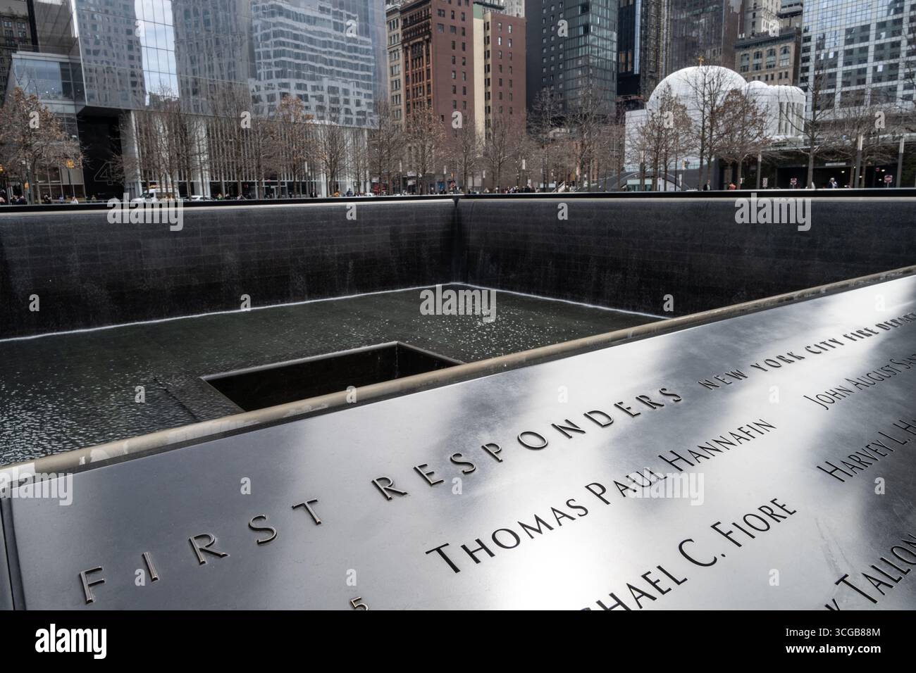 Piscine de réflexion au Mémorial de 9/11 à New York Banque D'Images