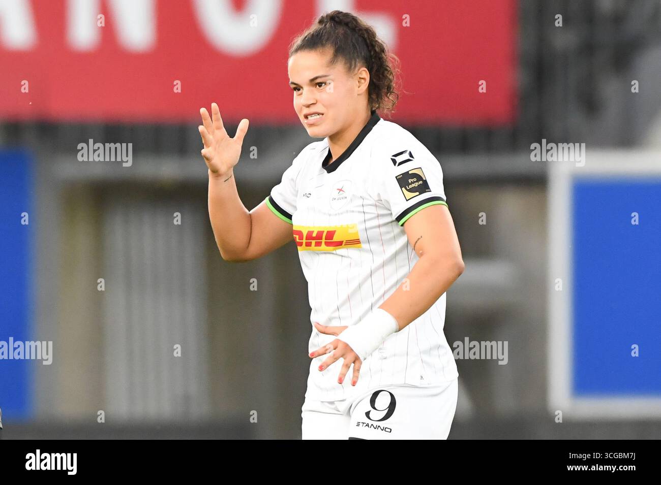 Leuven, Belgique. 27 août 2025. La Jada Conijnenberg féminine de l'OHL semble abattue lors d'un match de football entre Oud-Heverlee Louvain Women et le SFK 2000 Sarajevo de Bosnie-Herzégovine, mercredi 27 août 2025 à Louvain, le premier match du tournoi de qualification pour la compétition de l'UEFA Champions League. BELGA PHOTO JILL DELSAUX crédit : Belga News Agency/Alamy Live News Banque D'Images