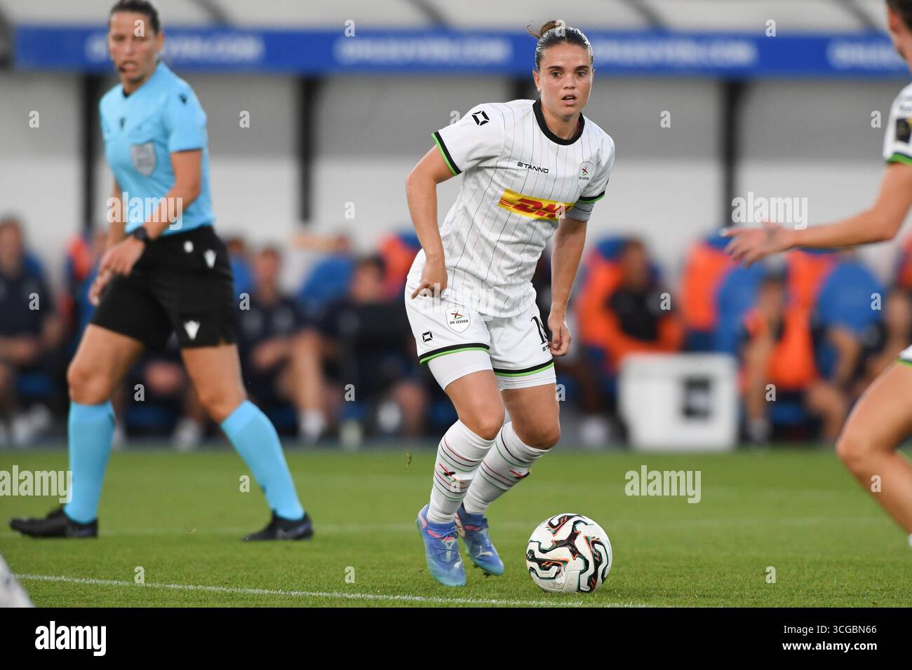 Leuven, Belgique. 27 août 2025. Jeslynn Kuijpers, femme de l'OHL, photographiée en action lors d'un match de football entre Oud-Heverlee Louvain Women et le SFK 2000 Sarajevo de Bosnie-Herzégovine, mercredi 27 août 2025 à Louvain, le premier match du tournoi de qualification pour la compétition de l'UEFA Champions League. BELGA PHOTO JILL DELSAUX crédit : Belga News Agency/Alamy Live News Banque D'Images