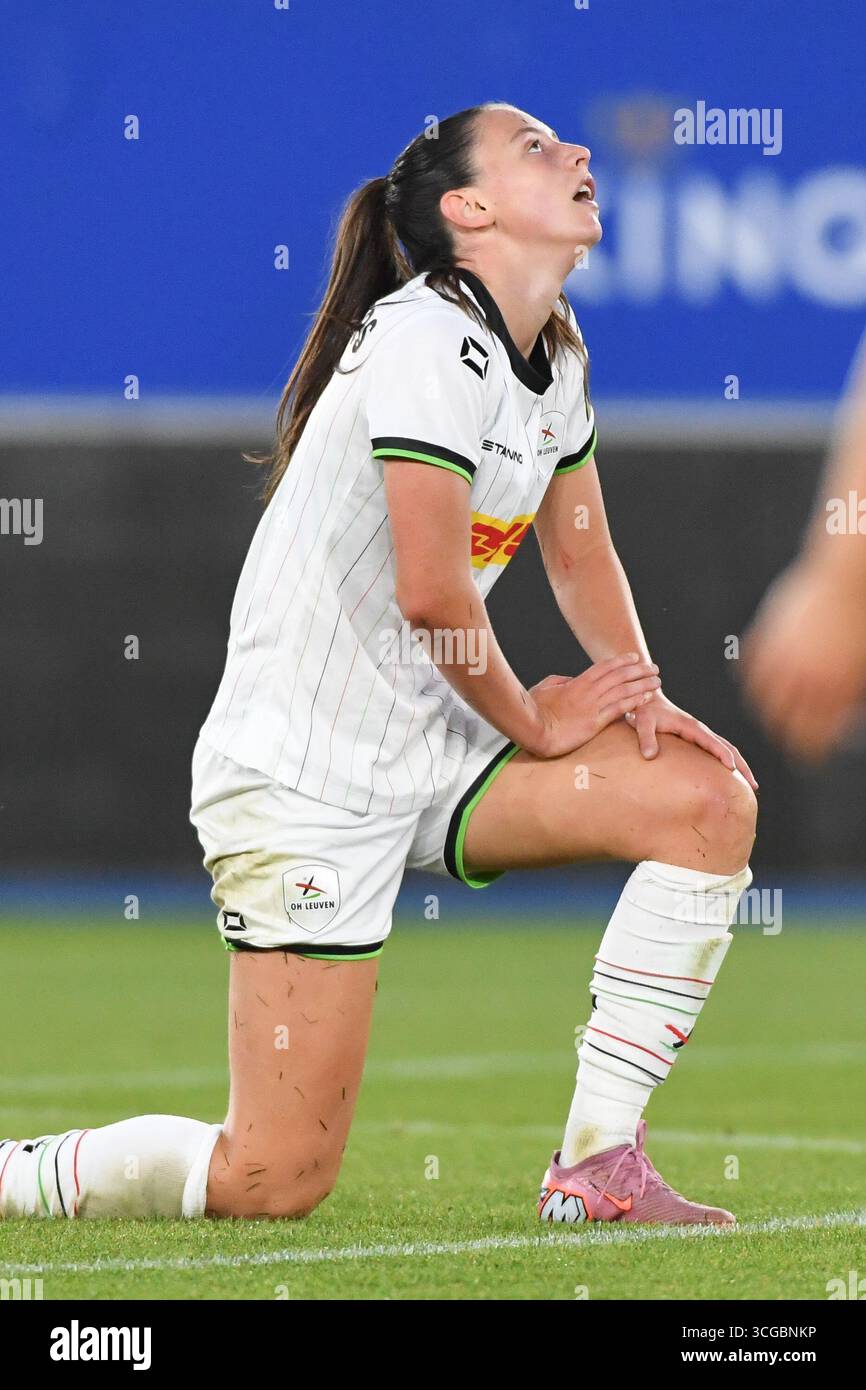 Leuven, Belgique. 27 août 2025. La femme Aurelie Reynders de l'OHL semble abattue lors d'un match de football entre Oud-Heverlee Louvain Women et la BosnieHerzégovine SFK 2000 Sarajevo, mercredi 27 août 2025 à Louvain, le premier match du tournoi de qualification pour la compétition de l'UEFA Champions League. BELGA PHOTO JILL DELSAUX crédit : Belga News Agency/Alamy Live News Banque D'Images