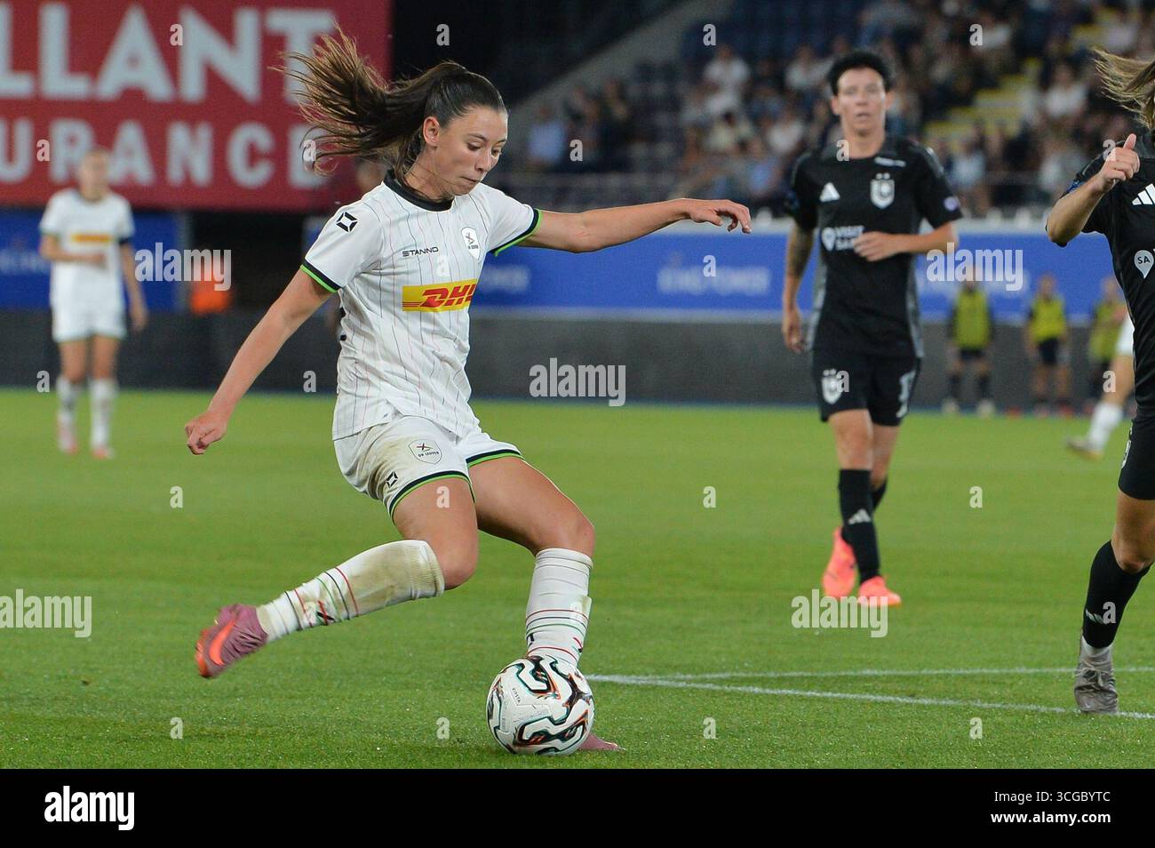 Leuven, Belgique. 27 août 2025. Aurelie Reynders féminine de l'OHL photographiée en action lors d'un match de football entre Oud-Heverlee Louvain Women et le SFK 2000 Sarajevo de Bosnie-Herzégovine, mercredi 27 août 2025 à Louvain, le premier match du tournoi de qualification pour la compétition de l'UEFA Champions League. BELGA PHOTO JILL DELSAUX crédit : Belga News Agency/Alamy Live News Banque D'Images