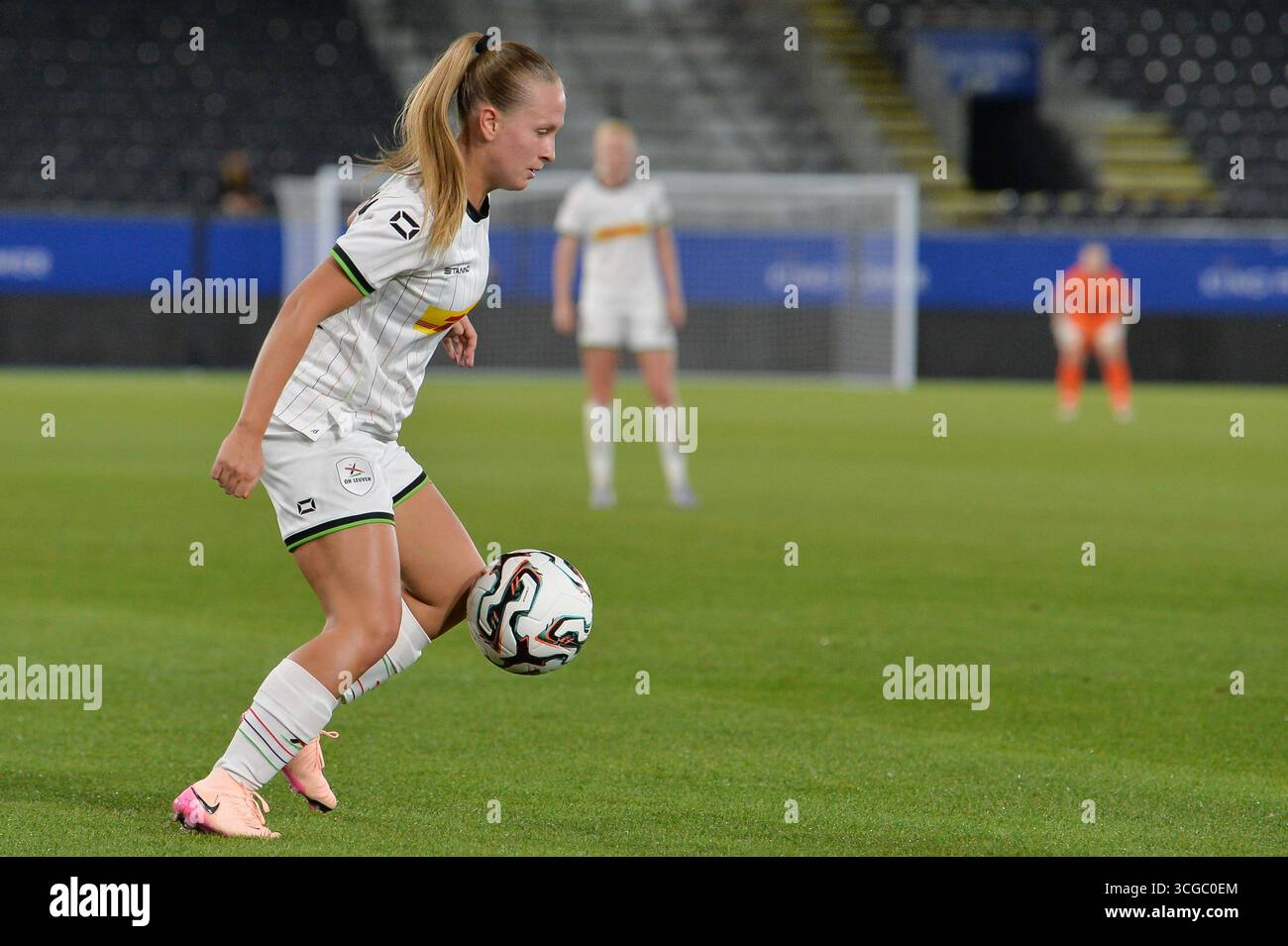 Leuven, Belgique. 27 août 2025. Flo Hermans féminin de l'OHL photographié en action lors d'un match de football entre Oud-Heverlee Louvain Women et le SFK 2000 Sarajevo de Bosnie-Herzégovine, mercredi 27 août 2025 à Louvain, le premier match du tournoi de qualification pour la compétition de l'UEFA Champions League. BELGA PHOTO JILL DELSAUX crédit : Belga News Agency/Alamy Live News Banque D'Images