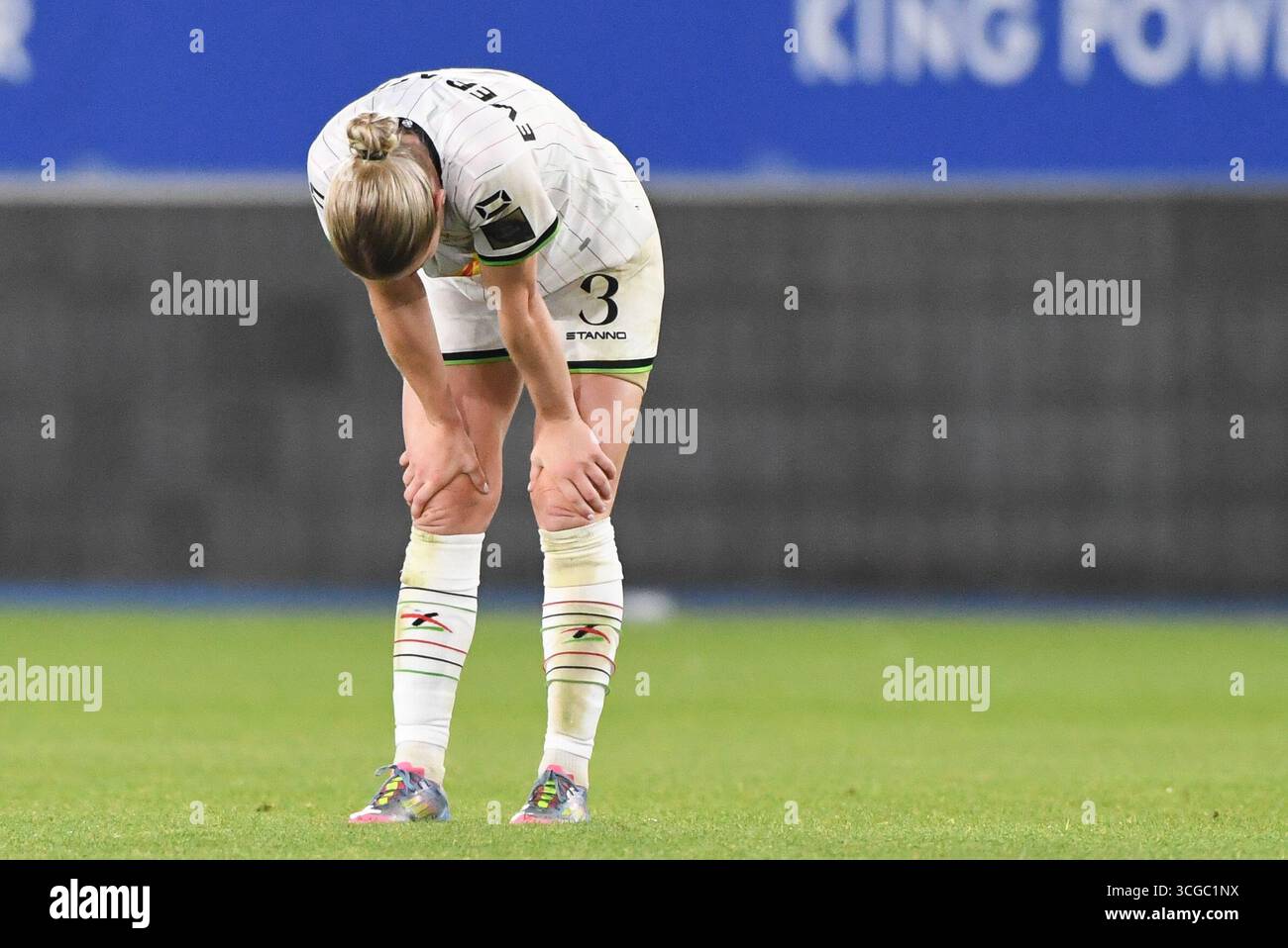 Leuven, Belgique. 27 août 2025. Kim Everaerts, une femme de l'OHL, semble abattue lors d'un match de football entre Oud-Heverlee Louvain Women et le BosnieHerzégovine SFK 2000 Sarajevo, mercredi 27 août 2025 à Louvain, le premier match du tournoi de qualification pour la compétition de l'UEFA Champions League. BELGA PHOTO JILL DELSAUX crédit : Belga News Agency/Alamy Live News Banque D'Images