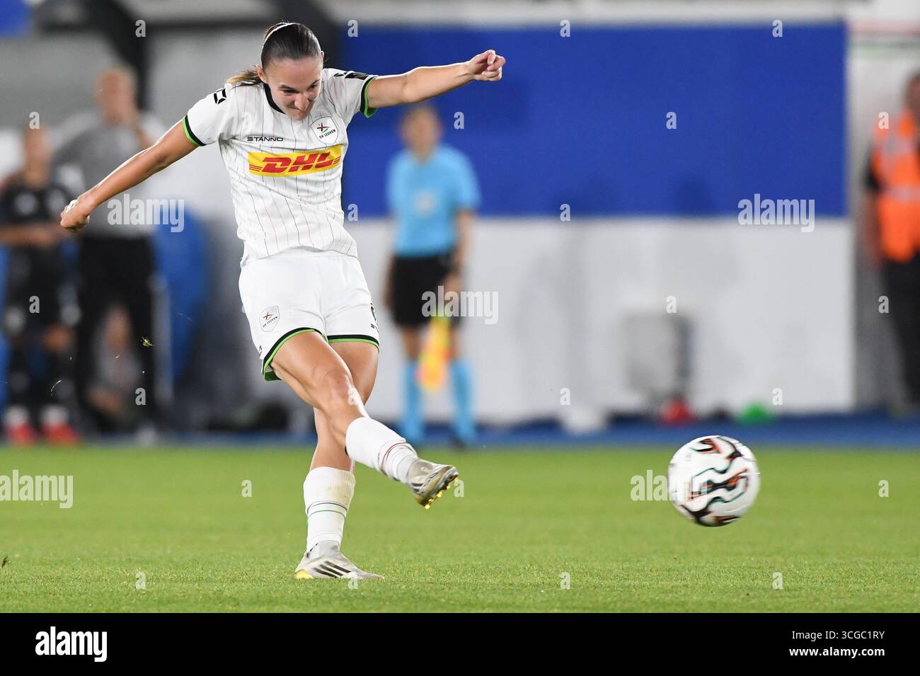 Leuven, Belgique. 27 août 2025. La Zenia Mertens féminine de l'OHL photographiée en action lors d'un match de football entre Oud-Heverlee Louvain Women et la BosnieHerzégovine SFK 2000 Sarajevo, mercredi 27 août 2025 à Louvain, le premier match du tournoi de qualification pour la compétition de l'UEFA Champions League. BELGA PHOTO JILL DELSAUX crédit : Belga News Agency/Alamy Live News Banque D'Images