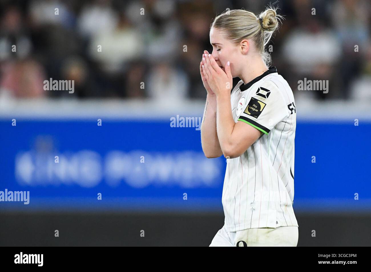 Leuven, Belgique. 27 août 2025. Kim Everaerts, une femme de l'OHL, semble abattue lors d'un match de football entre Oud-Heverlee Louvain Women et le BosnieHerzégovine SFK 2000 Sarajevo, mercredi 27 août 2025 à Louvain, le premier match du tournoi de qualification pour la compétition de l'UEFA Champions League. BELGA PHOTO JILL DELSAUX crédit : Belga News Agency/Alamy Live News Banque D'Images
