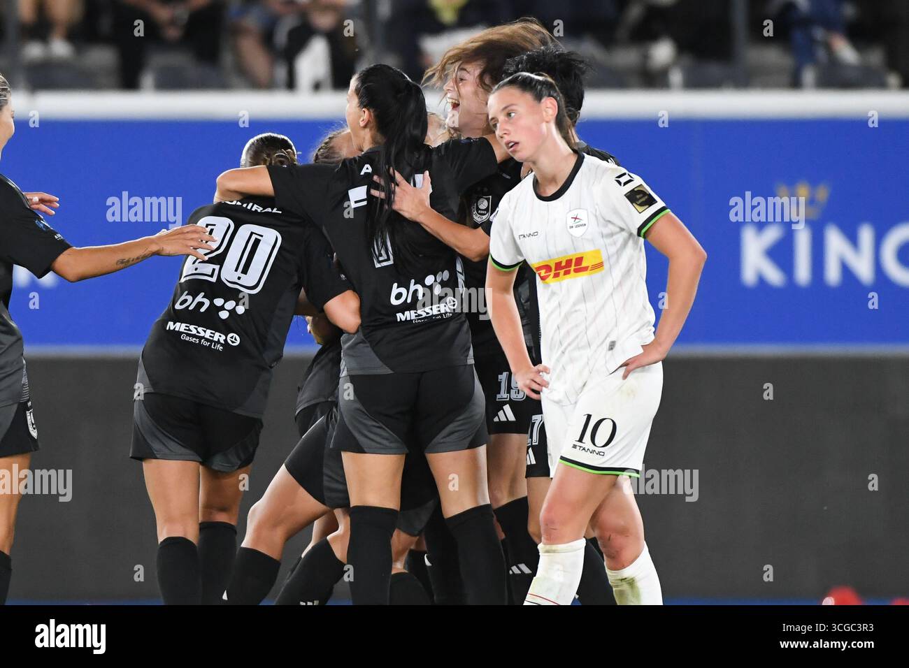 Leuven, Belgique. 27 août 2025. Les joueurs de SFK célèbrent après avoir marqué lors d'un match de football entre Oud-Heverlee Louvain Women et le BosnieHerzégovine SFK 2000 Sarajevo, mercredi 27 août 2025 à Louvain, le premier match du tournoi de qualification pour la compétition de l'UEFA Champions League. BELGA PHOTO JILL DELSAUX crédit : Belga News Agency/Alamy Live News Banque D'Images