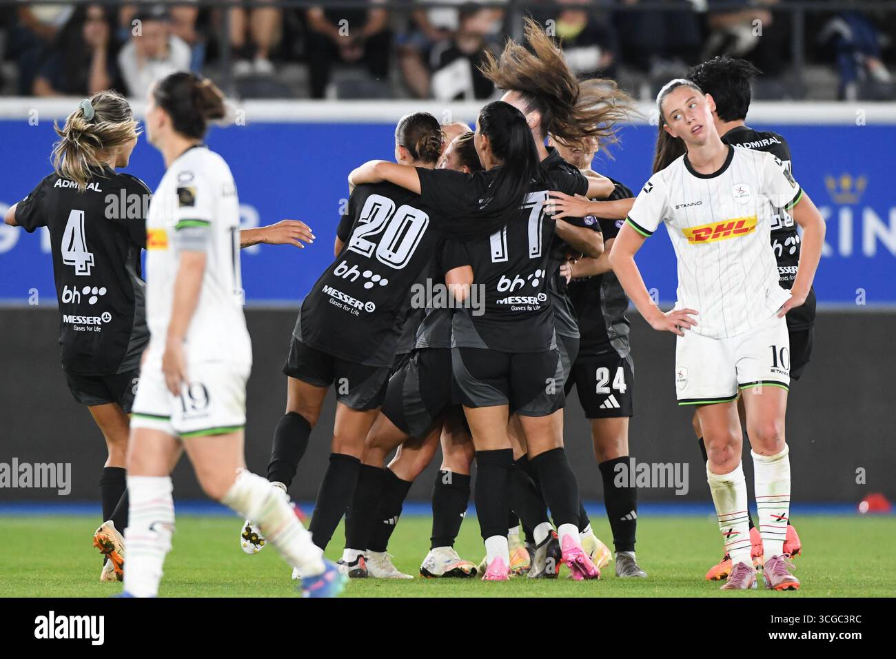 Leuven, Belgique. 27 août 2025. Les joueurs de SFK célèbrent après avoir marqué lors d'un match de football entre Oud-Heverlee Louvain Women et le BosnieHerzégovine SFK 2000 Sarajevo, mercredi 27 août 2025 à Louvain, le premier match du tournoi de qualification pour la compétition de l'UEFA Champions League. BELGA PHOTO JILL DELSAUX crédit : Belga News Agency/Alamy Live News Banque D'Images