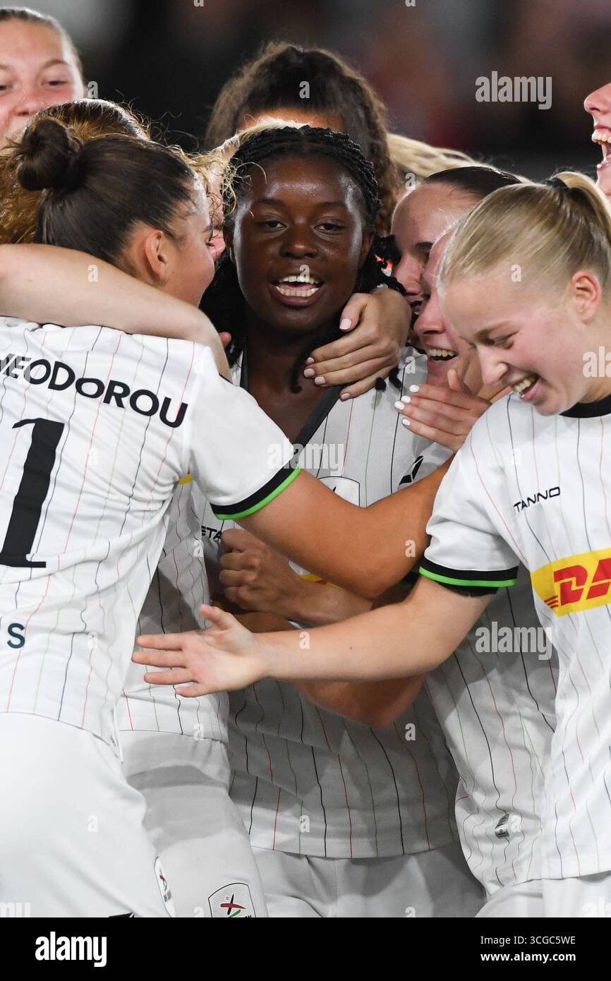 Leuven, Belgique. 27 août 2025. Kadhiya de Ceuster féminine de l'OHL célèbre après avoir marqué lors d'un match de football entre Oud-Heverlee Leuven Women et le SFK 2000 Sarajevo de Bosnie-Herzégovine, mercredi 27 août 2025 à Louvain, le premier match du tournoi de qualification pour la compétition de l'UEFA Champions League. BELGA PHOTO JILL DELSAUX crédit : Belga News Agency/Alamy Live News Banque D'Images