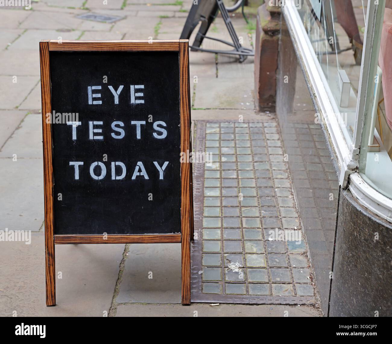 Les tests oculaires aujourd'hui signent, Manchester, Angleterre, Royaume-Uni Banque D'Images