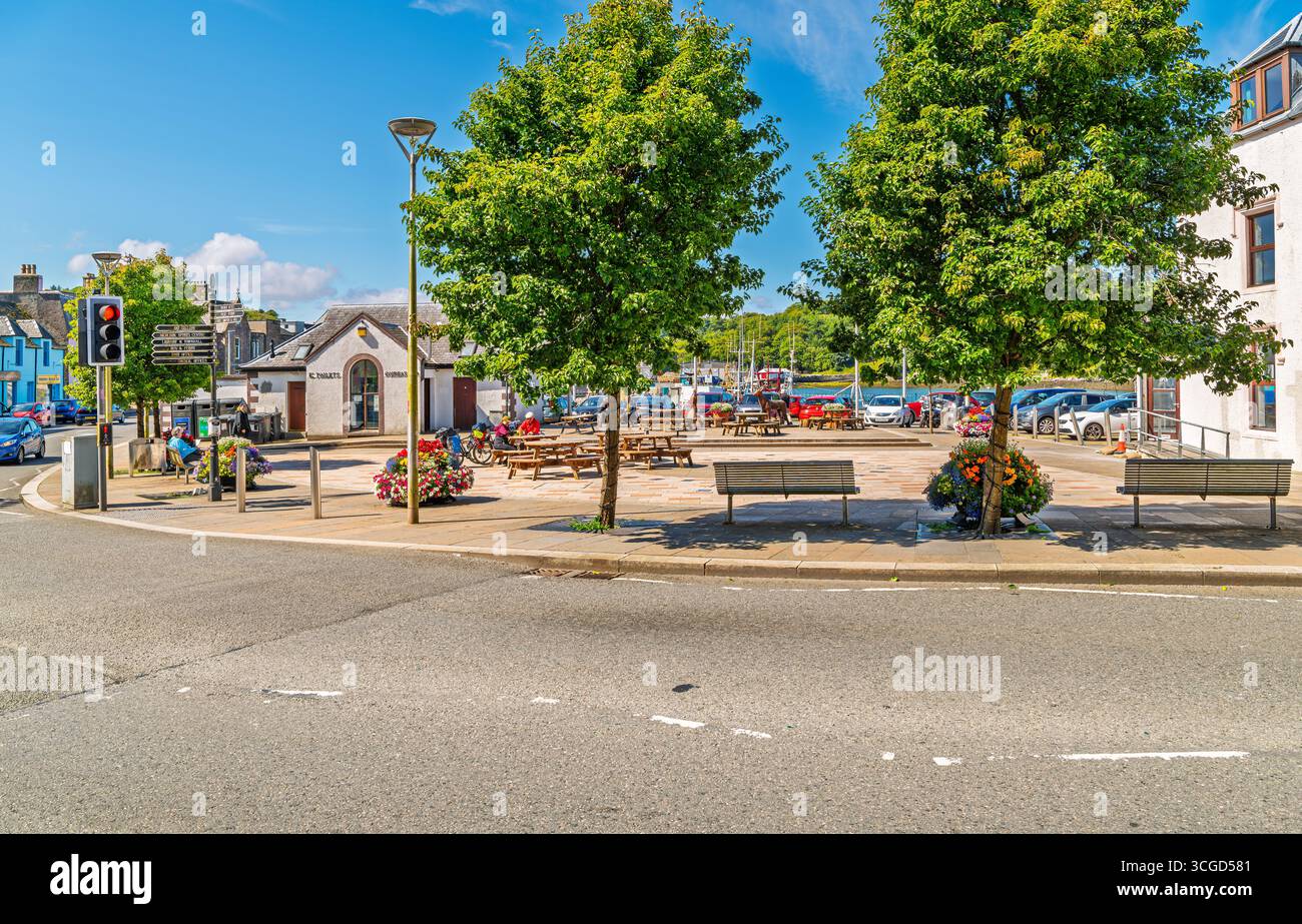 Le front de mer Perceval Square, un petit parc le long du port dans le village de pêcheurs et la ville de Stornoway, en Écosse, Lewis et Harris Island. Banque D'Images