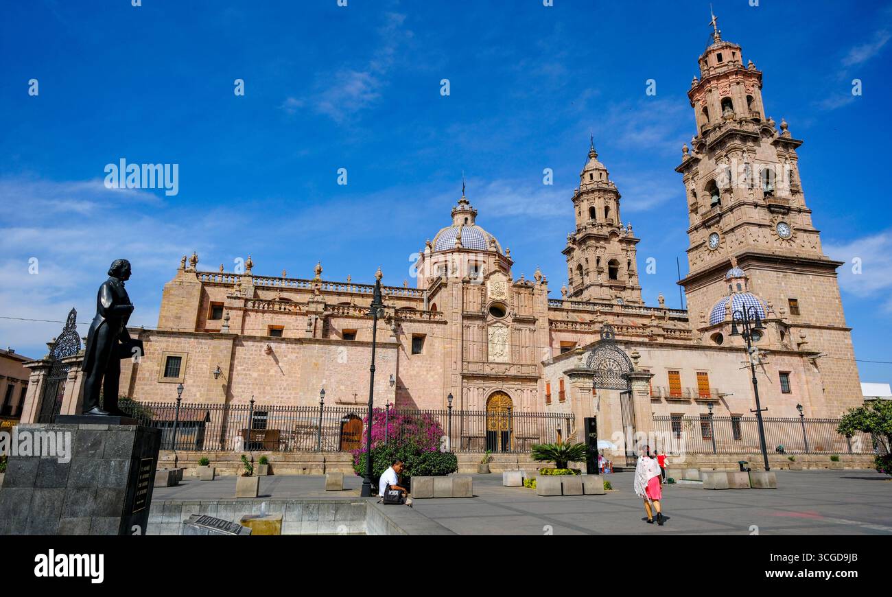 Morelia, Mexique - 16 février 2025 : Cathédrale métropolitaine de Morelia dans l'État de Michoacan, Mexique. Banque D'Images