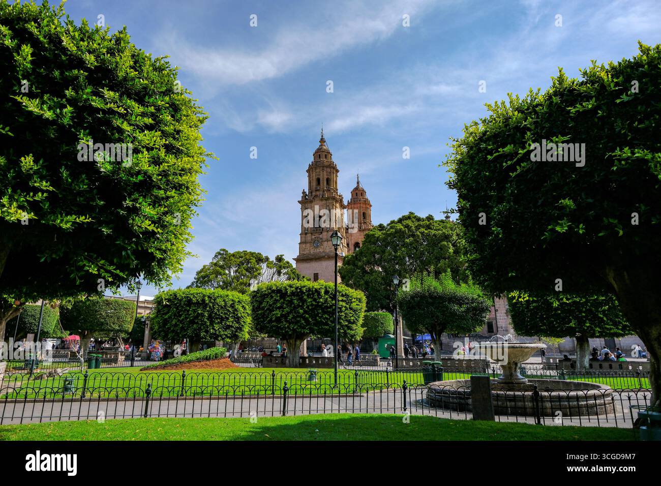 Morelia, Mexique - 16 février 2025 : Cathédrale métropolitaine de Morelia dans l'État de Michoacan, Mexique. Banque D'Images