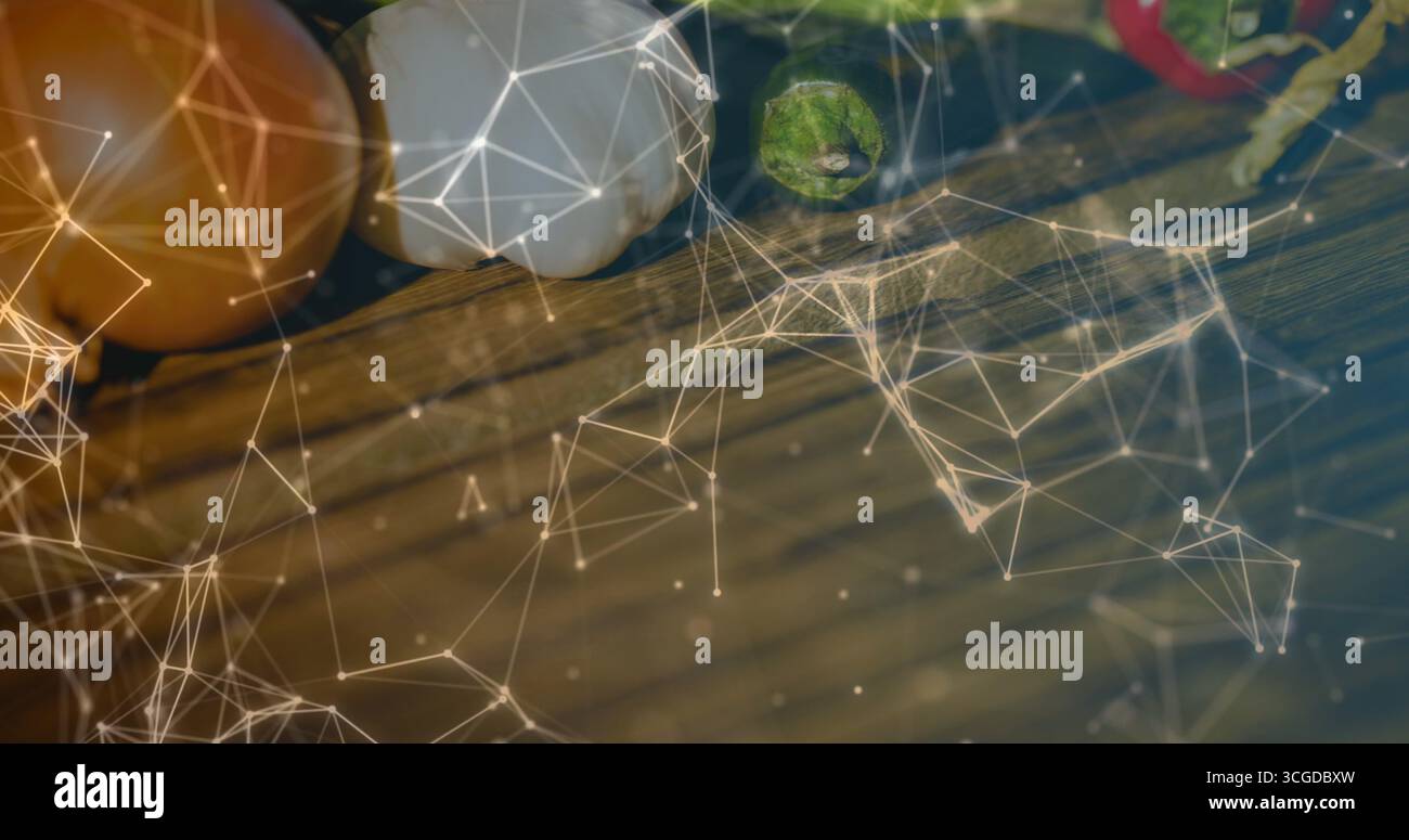 Affichage brun, œufs blancs, planche à découper de doublure de Chili vert sur le comptoir, avec superposition de réseau Banque D'Images