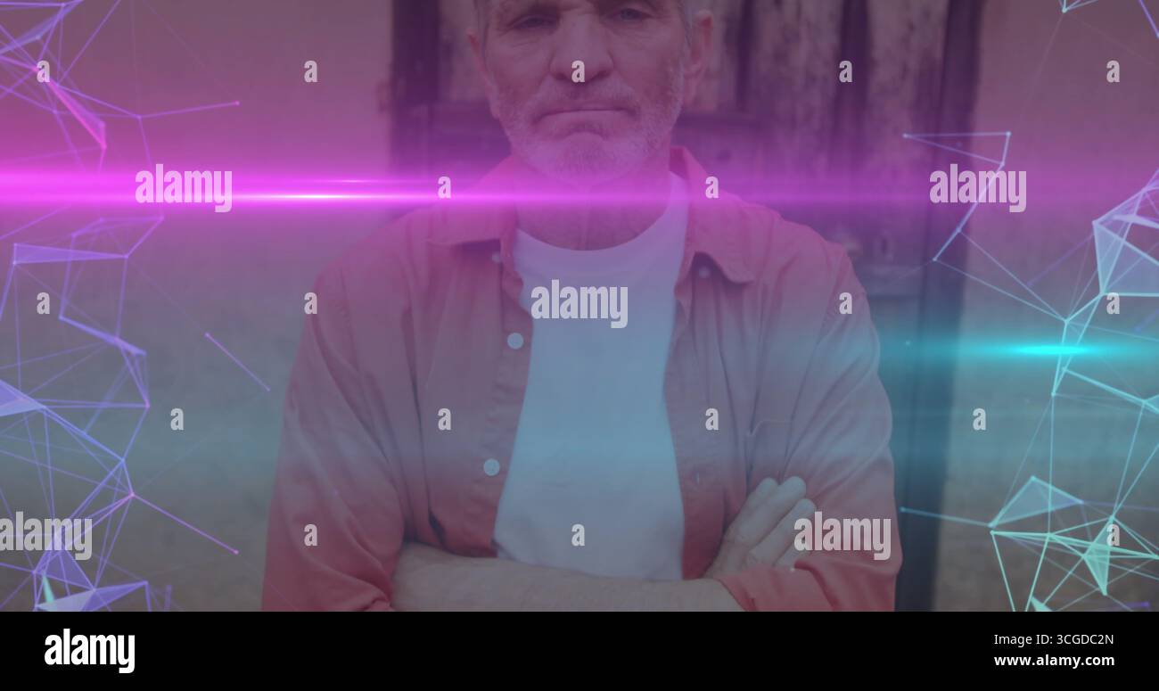 Homme debout portant une chemise ouverte devant une porte en bois, avec des stries de néon et des graphiques filaires Banque D'Images