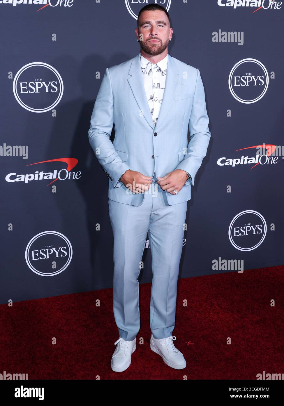 (DOSSIER) Taylor Swift et Travis Kelce sont fiancés. HOLLYWOOD, LOS ANGELES, CALIFORNIE, États-Unis - 20 JUILLET : le football américain Tight End pour les Chiefs de Kansas City de la National Football League (NFL) Travis Kelce arrive aux ESPY Awards 2022 qui se tiennent au Dolby Theatre le 20 juillet 2022 à Hollywood, Los Angeles, Californie, États-Unis. (Photo de Xavier Collin/image Press Agency) Banque D'Images (DOSSIER) Taylor Swift et Travis Kelce sont fiancés. HOLLYWOOD, LOS ANGELES, CALIFORNIE, États-Unis - 20 JUILLET : le football américain Tight End pour les Chiefs de Kansas City de la National Football League (NFL) Travis Kelce arrive aux ESPY Awards 2022 qui se tiennent au Dolby Theatre le 20 juillet 2022 à Hollywood, Los Angeles, Californie, États-Unis. (Photo de Xavier Collin/image Press Agency) Banque D'Images