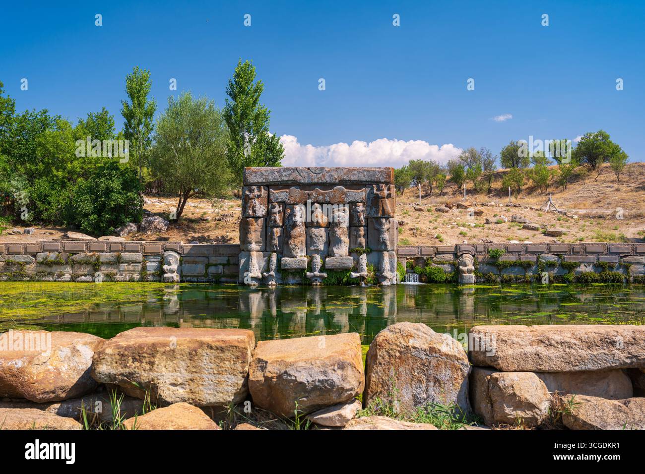 L'ancien monument hittite d'Eflatunpinar avec sa source d'eau sacrée à Beysehir Konya Banque D'Images