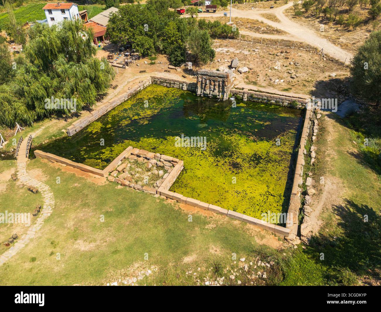 L'ancien monument hittite d'Eflatunpinar avec sa source d'eau sacrée à Beysehir Konya Banque D'Images