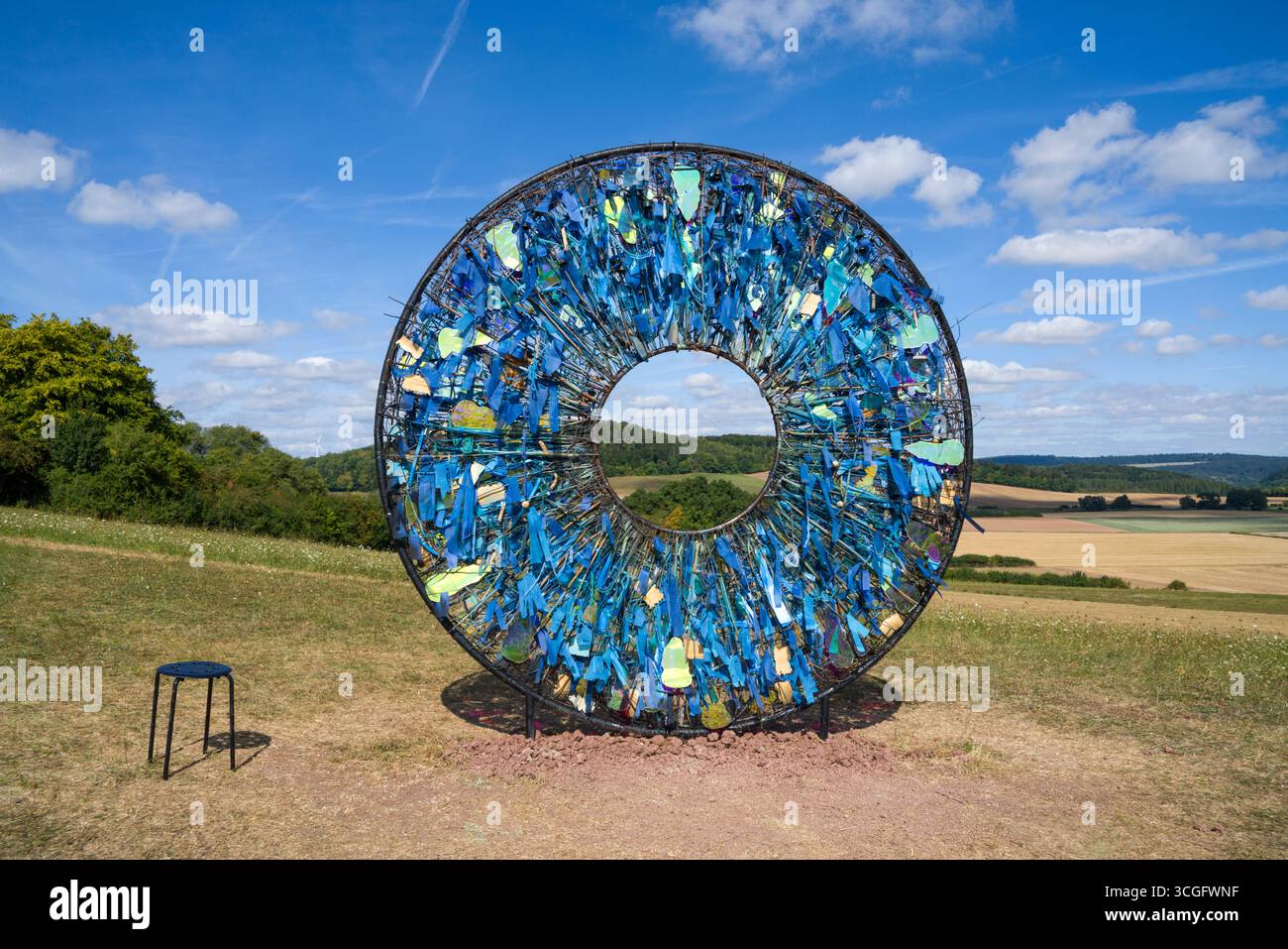 L'objet 'AIRISdas atmende Auge, l'œil de respiration' par Michael Lazar, 12ème festival d'art du vent 2025, 'Bewegter Wind', Zierenberg, Hesse, Allemagne, euro Banque D'Images