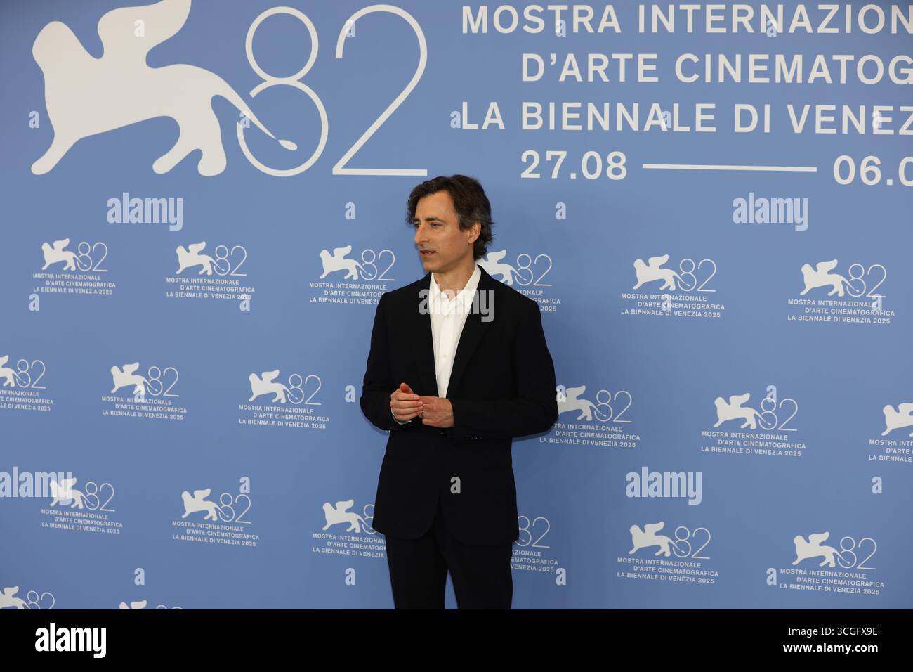 28 août 2025, Venise, Vénétie, Italie : NOAH BAUMBACH à la photocall pour le film 'Jay Kelly' au 82ème Festival du film de Venise au Lido de Venise, Italie. (Crédit image : © Mickael Chavet/ZUMA Press Wire) USAGE ÉDITORIAL SEULEMENT ! Non destiné à UN USAGE commercial ! Banque D'Images