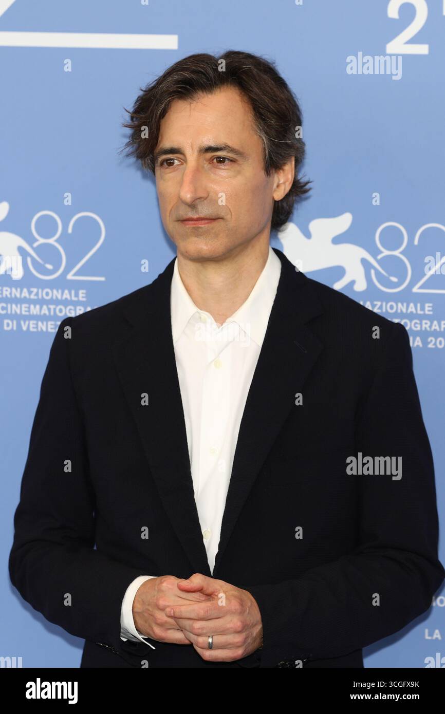 28 août 2025, Venise, Vénétie, Italie : NOAH BAUMBACH à la photocall pour le film 'Jay Kelly' au 82ème Festival du film de Venise au Lido de Venise, Italie. (Crédit image : © Mickael Chavet/ZUMA Press Wire) USAGE ÉDITORIAL SEULEMENT ! Non destiné à UN USAGE commercial ! Banque D'Images