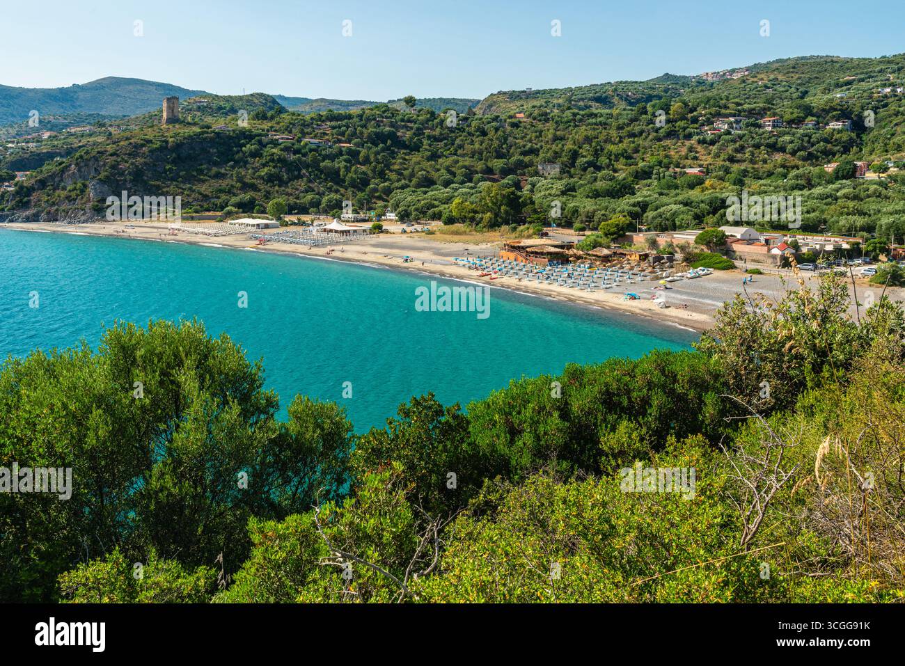 Magnifique paysage marin méditerranéen près de Marina di Camerota pendant une journée d'été ensoleillée. Cilento, Campanie, Italie. Banque D'Images
