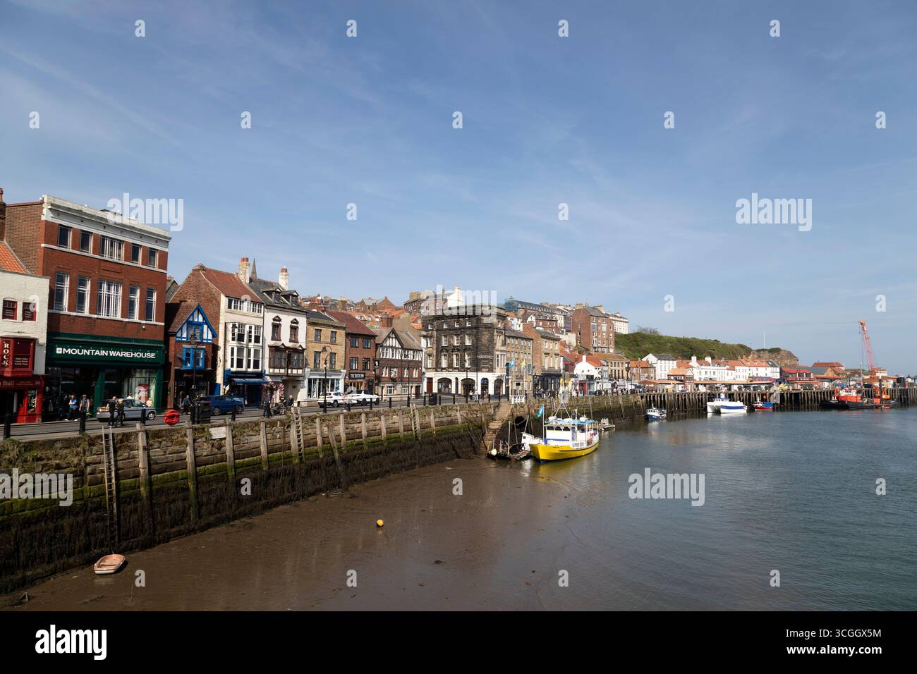 Marée basse à Whitby, North Yorkshire, Angleterre. Banque D'Images