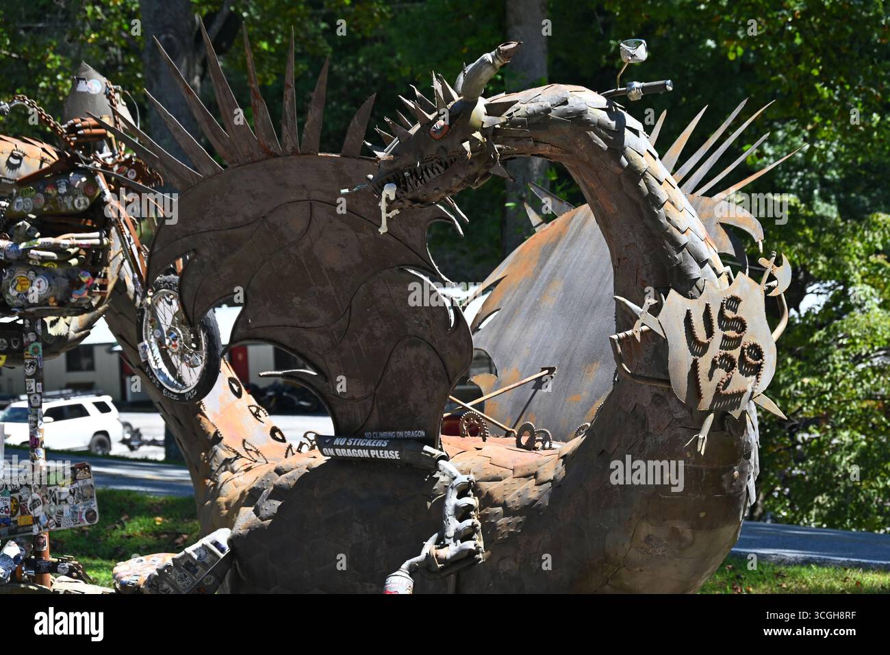 Sculpture de dragon située à la base de la route panoramique Tail of the Dragon en Caroline du Nord Banque D'Images