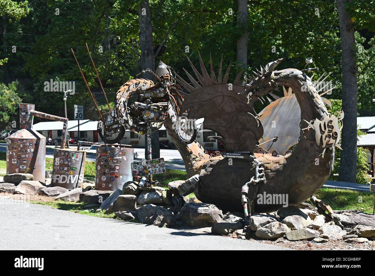 Sculpture de dragon située à la base de la route panoramique Tail of the Dragon en Caroline du Nord Banque D'Images