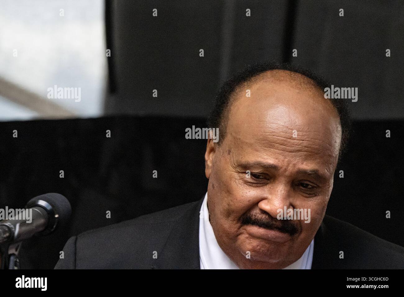 New York, États-Unis. 28 août 2025. Petit-fils de Martin Luther King, Martin Luther King III termine un discours puissant sur son grand-père et la justice alors que le révérend Al Sharpton et le National action Network ont organisé une marche et un rassemblement à Foley Square dans le Lower Manhattan suivi d'une marche vers Wall Street (photo de Laura Brett/Sipa USA crédit : Sipa USA/Alamy Live News Banque D'Images