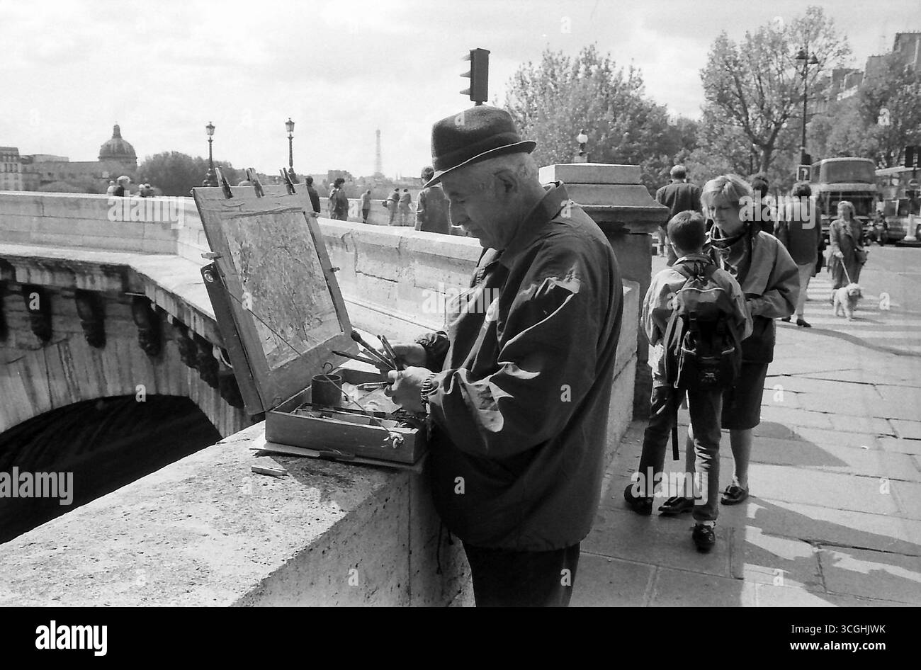 PARIS/FRANCE  FICHIER IMAGES 1994  voyageurs la vie quotidienne à paris france année 1994 (photo de Francis Joseph Dean/Dean Pictures /pas pour usage commercial ) Banque D'Images
