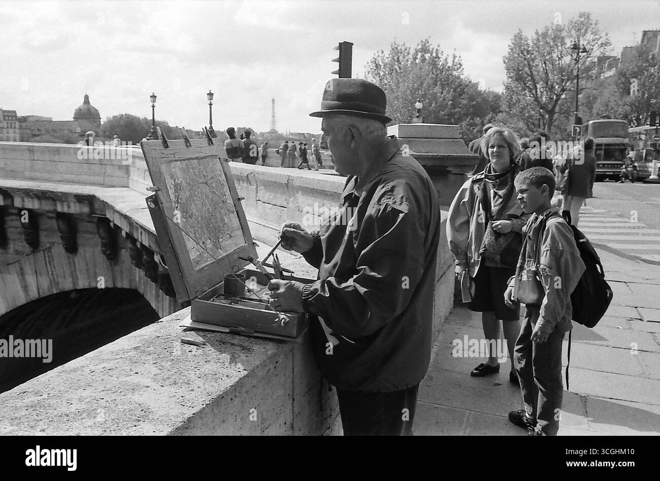 DATE DU DOCUMENT NON INDIQUÉE PARIS/FRANCE  FICHIER IMAGES 1994  voyageurs la vie quotidienne à paris france année 1994 Banque D'Images