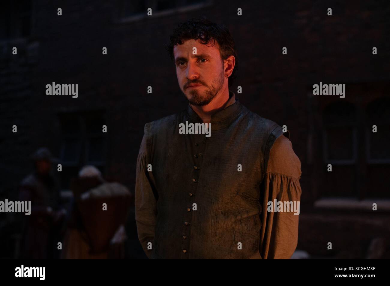 DATE DE SORTIE : 12 décembre 2025. TITRE : Hamnet STUDIO : Focus Features. RÉALISATEUR : Chloe Zhao. INTRIGUE : L'histoire d'Agnes - l'épouse de William Shakespeare - alors qu'elle lutte pour venir à bout de la perte de son fils unique, Hamnet. Une histoire humaine et passionnante comme toile de fond de la création de la pièce la plus célèbre de Shakespeare, Hamlet. EN VEDETTE : Paul mescal joue le rôle de William Shakespeare (crédit image : © Focus Features/Entertainment Pictures/ZUMAPRESS.com) USAGE ÉDITORIAL SEULEMENT ! Non destiné à UN USAGE commercial ! Banque D'Images