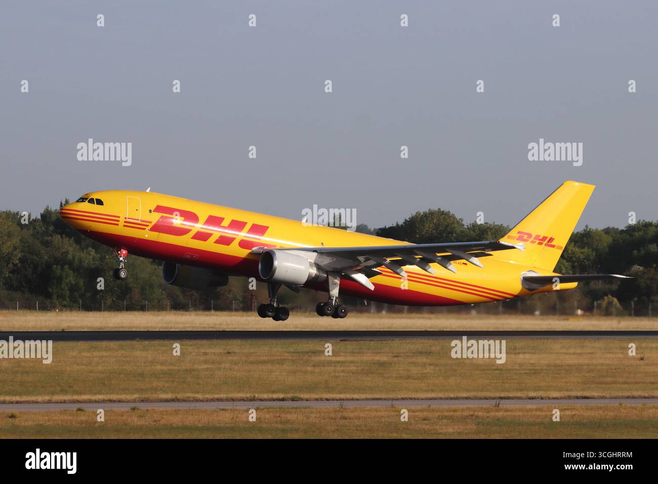 D-AEAB, DHL Aviation, Airbus A300-600(F), départ de l'aéroport de Londres Stansted, Essex, Royaume-Uni le 27 août 2025 Banque D'Images