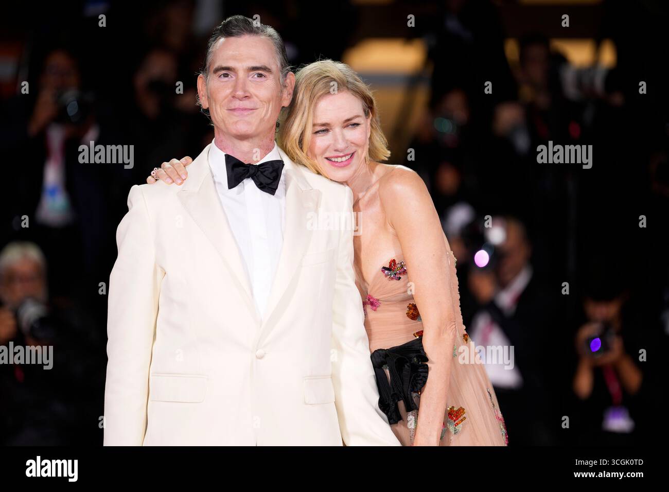 Venise, Italie. 28 août 2025. Billy Crudup et Naomi Watts sur le tapis rouge ''Jay Kelly'' lors du 82ème Festival International du film de Venise le 28 août 2025 à Venise, Italie. (Photo de Daniele Cifala/NurPhoto) crédit : NurPhoto SRL/Alamy Live News Banque D'Images