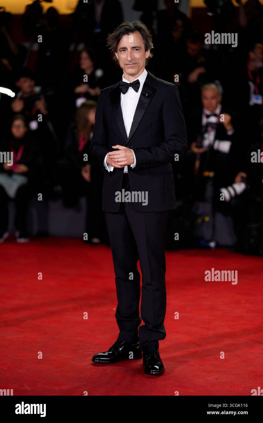 Venise, Italie. 28 août 2025. Noah Baumbach sur le tapis rouge ''Jay Kelly'' lors du 82ème Festival International du film de Venise le 28 août 2025 à Venise, Italie. (Photo de Daniele Cifala/NurPhoto) crédit : NurPhoto SRL/Alamy Live News Banque D'Images