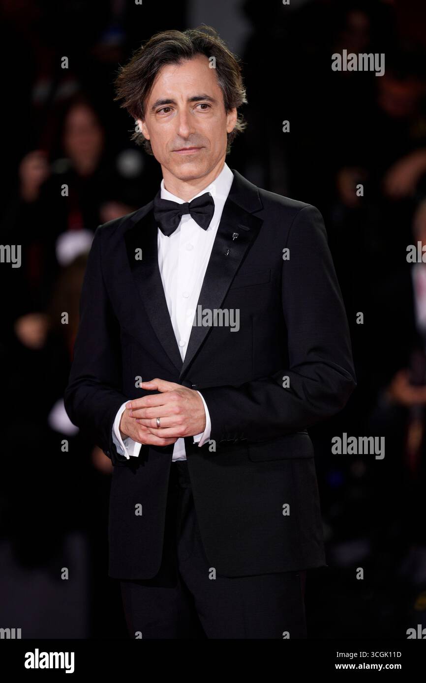 Venise, Italie. 28 août 2025. Noah Baumbach sur le tapis rouge ''Jay Kelly'' lors du 82ème Festival International du film de Venise le 28 août 2025 à Venise, Italie. (Photo de Daniele Cifala/NurPhoto) crédit : NurPhoto SRL/Alamy Live News Banque D'Images