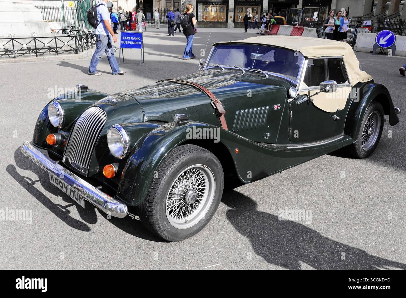 Vert vintage cabriolet garé dans une rue, Londres, région de Londres, Angleterre, Royaume-Uni Banque D'Images
